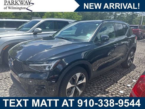 Used 2024 Volvo XC40 B5 Plus w/ Climate Package AWD/4WD image 1