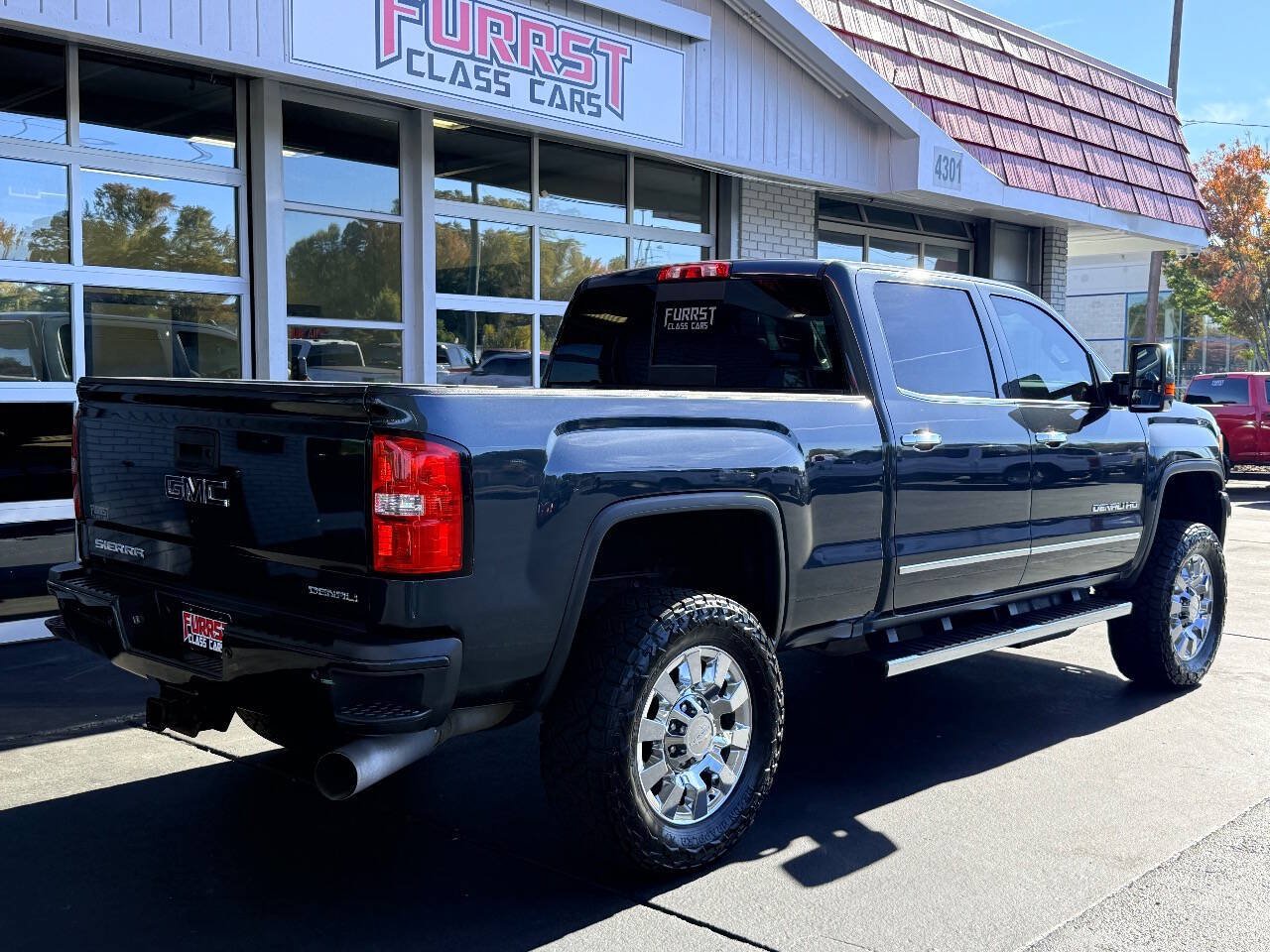 Used 2018 GMC Sierra 2500 Denali w/ Duramax Plus Package AWD/4WD image 3