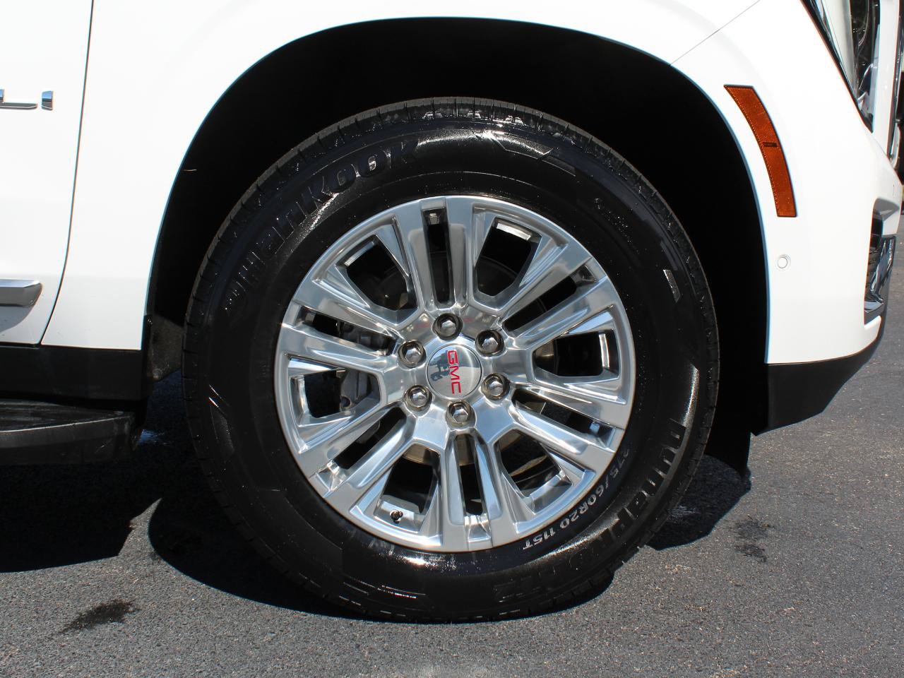 Used 2025 GMC Yukon Denali RWD image 42