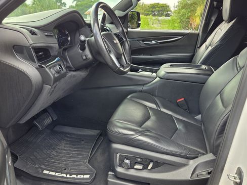 Certified 2018 Cadillac Escalade ESV Platinum RWD image 9