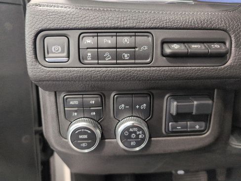 Used 2022 GMC Yukon Denali w/ Denali Ultimate Package AWD/4WD image 10