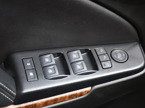 Used 2020 Chevrolet Suburban Premier AWD/4WD image 11