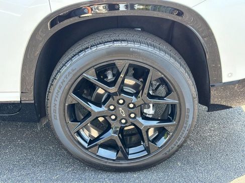 Used 2024 Chevrolet Traverse RS FWD image 9