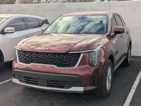 Used 2025 Kia Sorento LX image 10