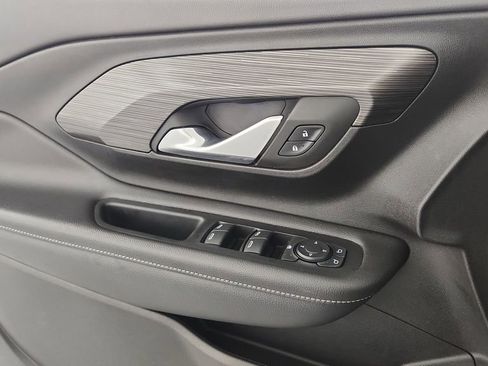 Used 2024 GMC Terrain SLE w/ Driver Convenience Package image 6