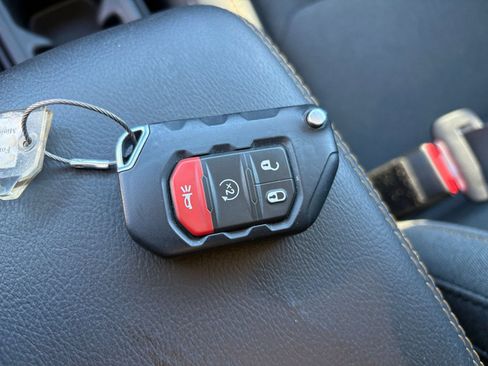 Used 2025 Jeep Wrangler Unlimited Sahara AWD/4WD image 21