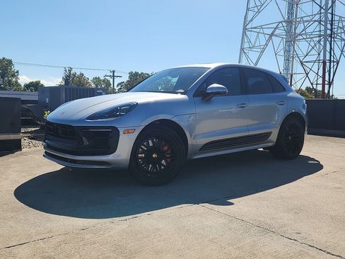 New 2026 Porsche Macan GTS image 1