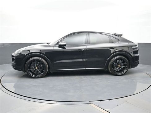 Used 2022 Porsche Cayenne Turbo GT image 2