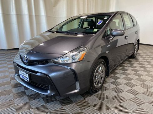 Used 2017 Toyota Prius V Four FWD image 3