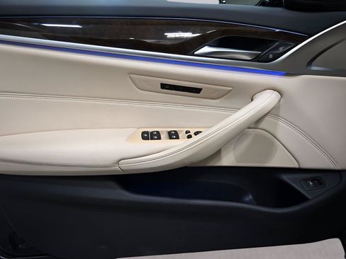 Used 2020 BMW 530i xDrive w/ Convenience Package AWD/4WD image 9