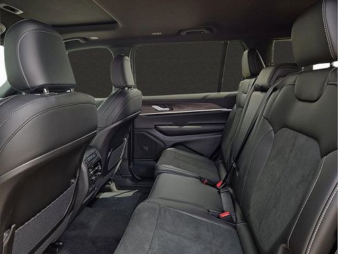 New 2026 Jeep Grand Cherokee L 4WD image 9