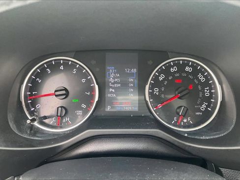 Used 2020 Toyota RAV4 XLE Premium FWD image 13