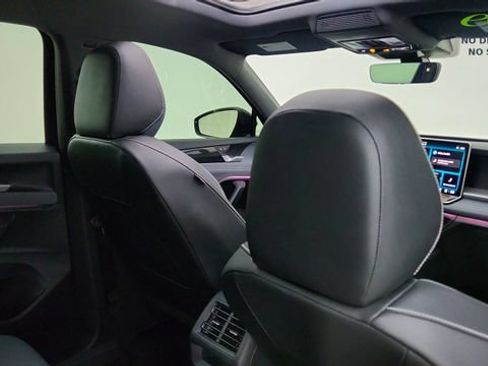 Used 2025 Volkswagen Tiguan SE R-Line AWD/4WD image 29