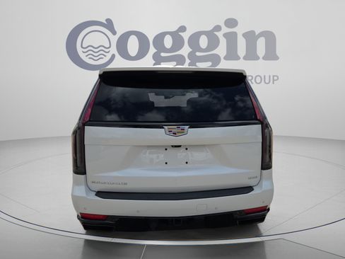 Used 2021 Cadillac Escalade ESV Sport Platinum w/ Heavy-Duty Trailer Package AWD/4WD image 4