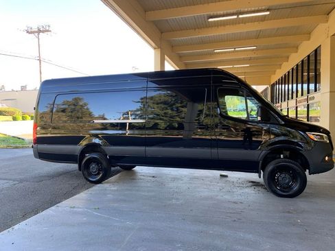 Used 2023 Mercedes-Benz Sprinter 2500 image 2
