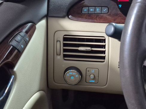 Used 2010 Buick Lucerne CXL FWD image 19