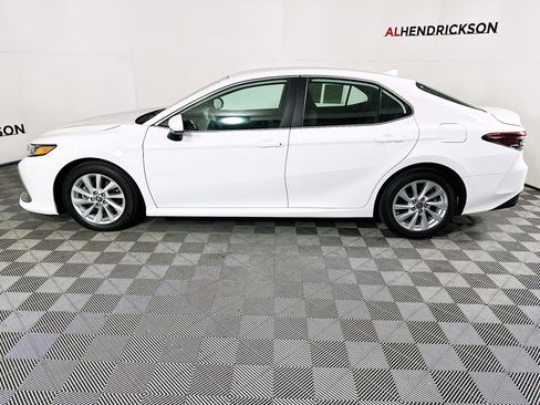 Used 2023 Toyota Camry LE image 6