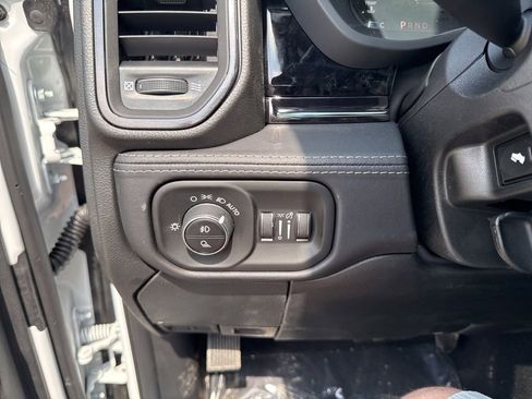 New 2026 RAM 2500 Limited AWD/4WD image 18