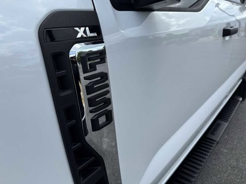 Used 2024 Ford F250 XL w/ XL Chrome Package image 12