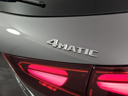 Used 2025 Mercedes-Benz GLA 250 4MATIC image 11