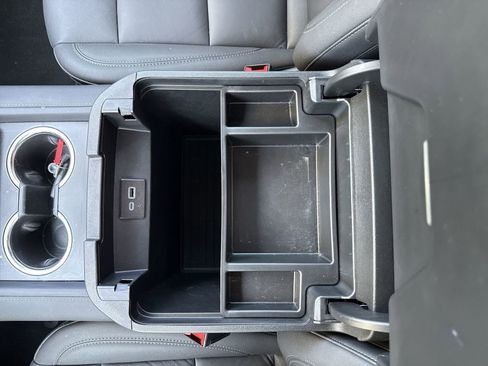 Used 2024 Chevrolet Tahoe Z71 w/ Luxury Package AWD/4WD image 22