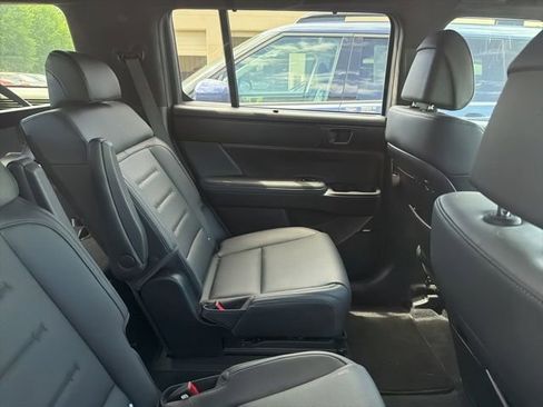 Used 2025 Hyundai Santa Fe Calligraphy AWD/4WD image 7