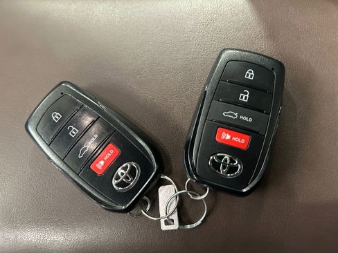 Used 2023 Toyota Crown Limited image 34