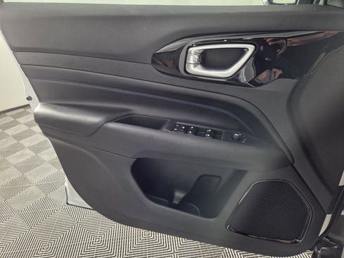 New 2026 Jeep Compass Latitude image 18