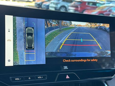 Used 2023 Toyota Venza Limited image 25