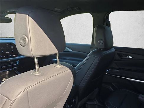 Used 2025 Chevrolet Traverse LT w/ Driver Confidence Package FWD image 17