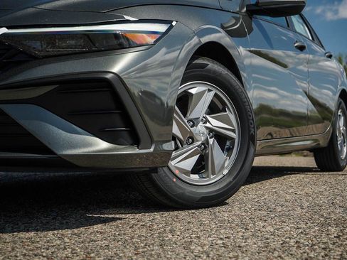 New 2026 Hyundai Elantra SE FWD image 6