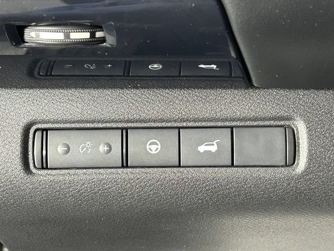 Used 2024 Nissan Pathfinder SV w/ SV Premium Package AWD/4WD image 29