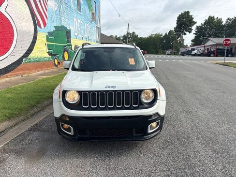 Used 2017 Jeep Renegade Latitude FWD image 11