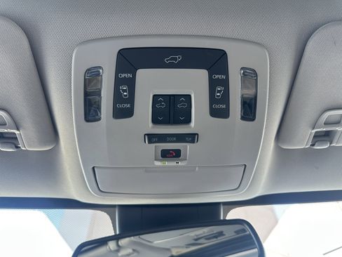 Certified 2025 Toyota Sienna XLE FWD image 37