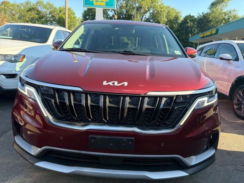 Used 2023 Kia Carnival EX FWD image 2