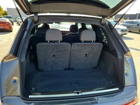 Certified 2025 Audi Q7 2.0T Premium w/ Convenience Plus Package image 9