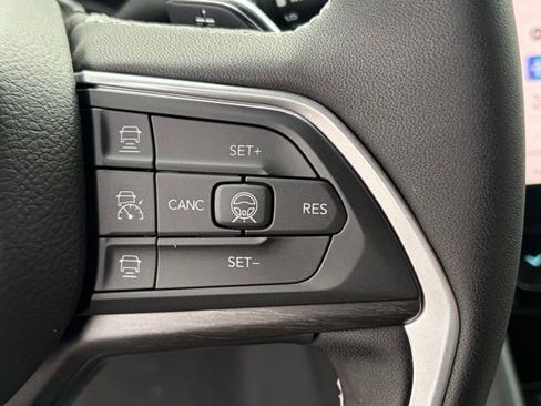 New 2026 Jeep Grand Cherokee Limited w/ Luxury Tech Group II AWD/4WD image 19