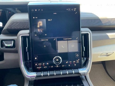 Used 2025 GMC Yukon XL Denali w/ LPO, Illumination Package AWD/4WD image 43