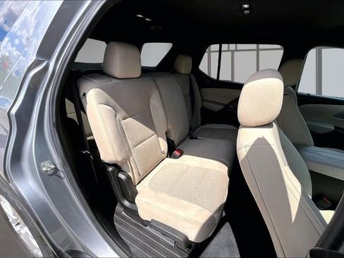 Used 2023 Chevrolet Traverse LS FWD image 28