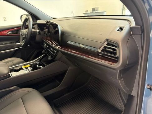 Used 2025 Chevrolet Traverse Z71 w/ LPO, Floor Liner Package AWD/4WD image 38
