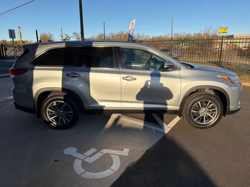 Used 2019 Toyota Highlander XLE image 7