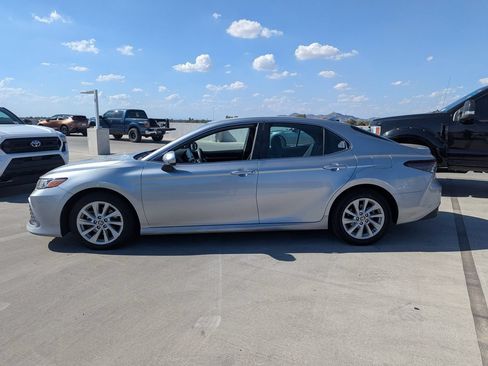 Used 2022 Toyota Camry LE FWD image 7