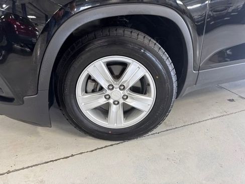 Used 2020 Chevrolet Trax LS FWD image 40