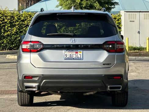 Certified 2023 Honda Pilot Sport image 5