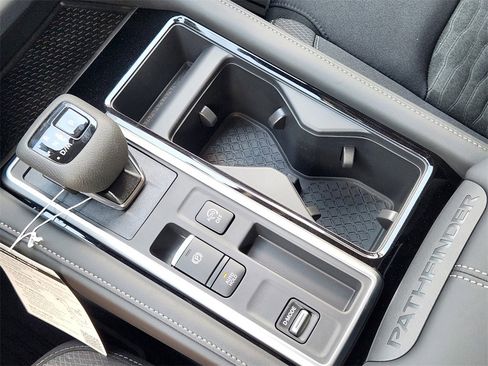 New 2025 Nissan Pathfinder SV image 14