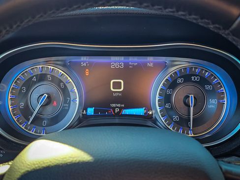 Used 2016 Chrysler 300 Limited image 16