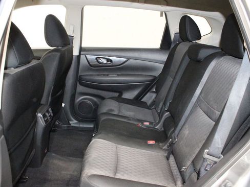 Used 2020 Nissan Rogue SV image 11