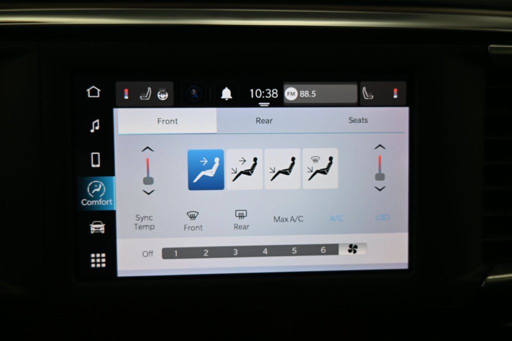 Used 2022 Chrysler Voyager LX FWD image 12