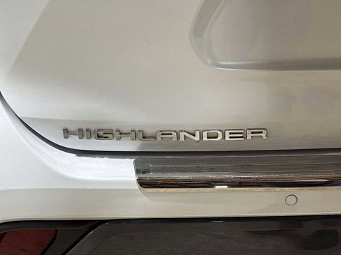 Used 2023 Toyota Highlander Limited AWD/4WD image 27