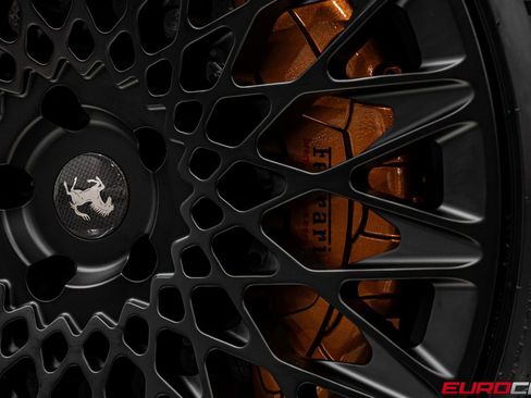 Used 2024 Ferrari SF90 Spider image 32